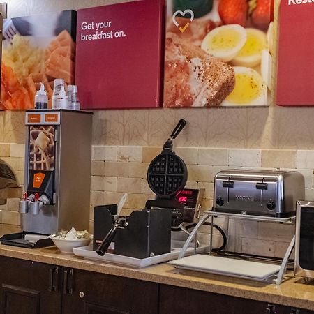 Russell Inn And Suites スタークビル エクステリア 写真