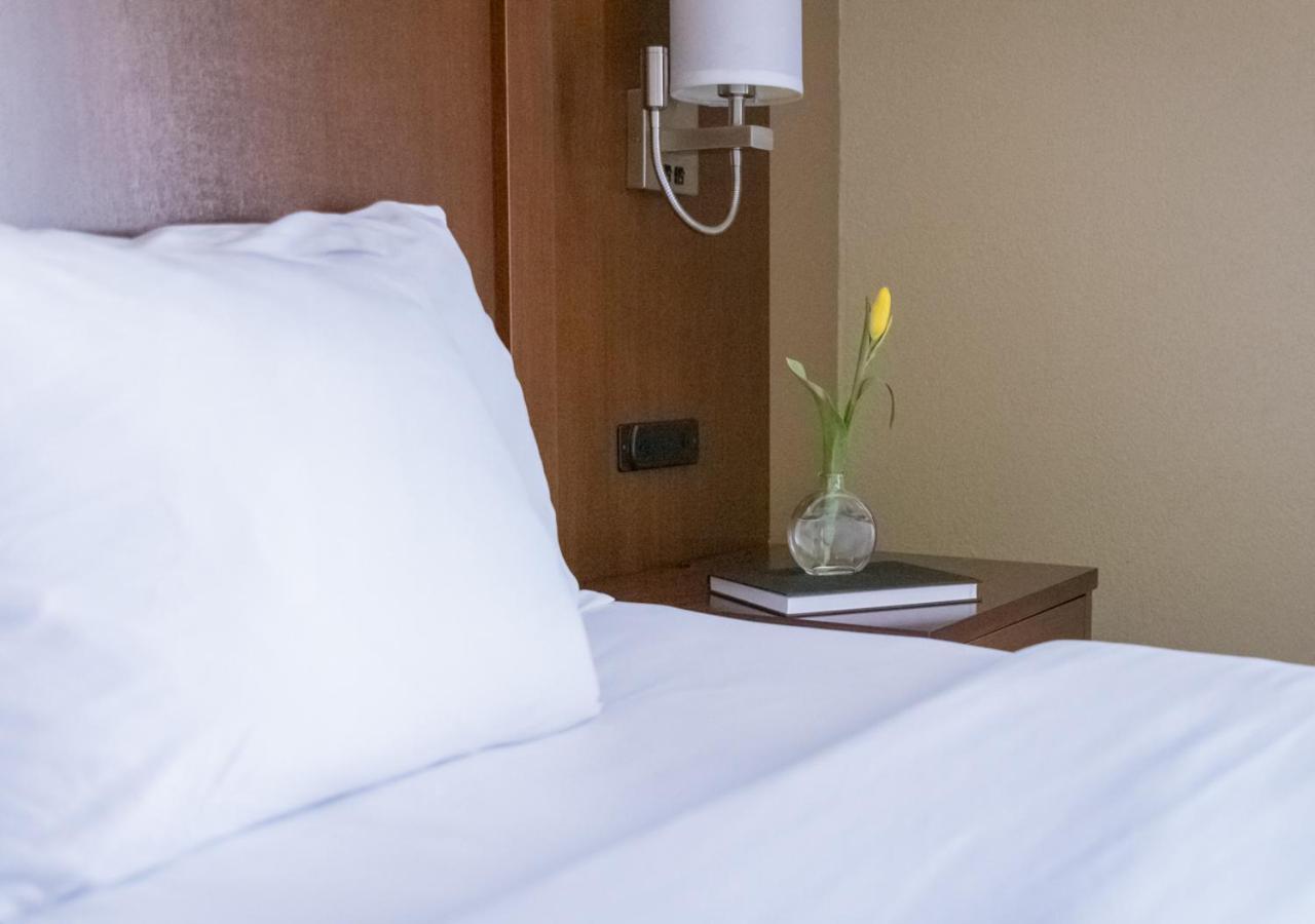 Russell Inn And Suites スタークビル エクステリア 写真