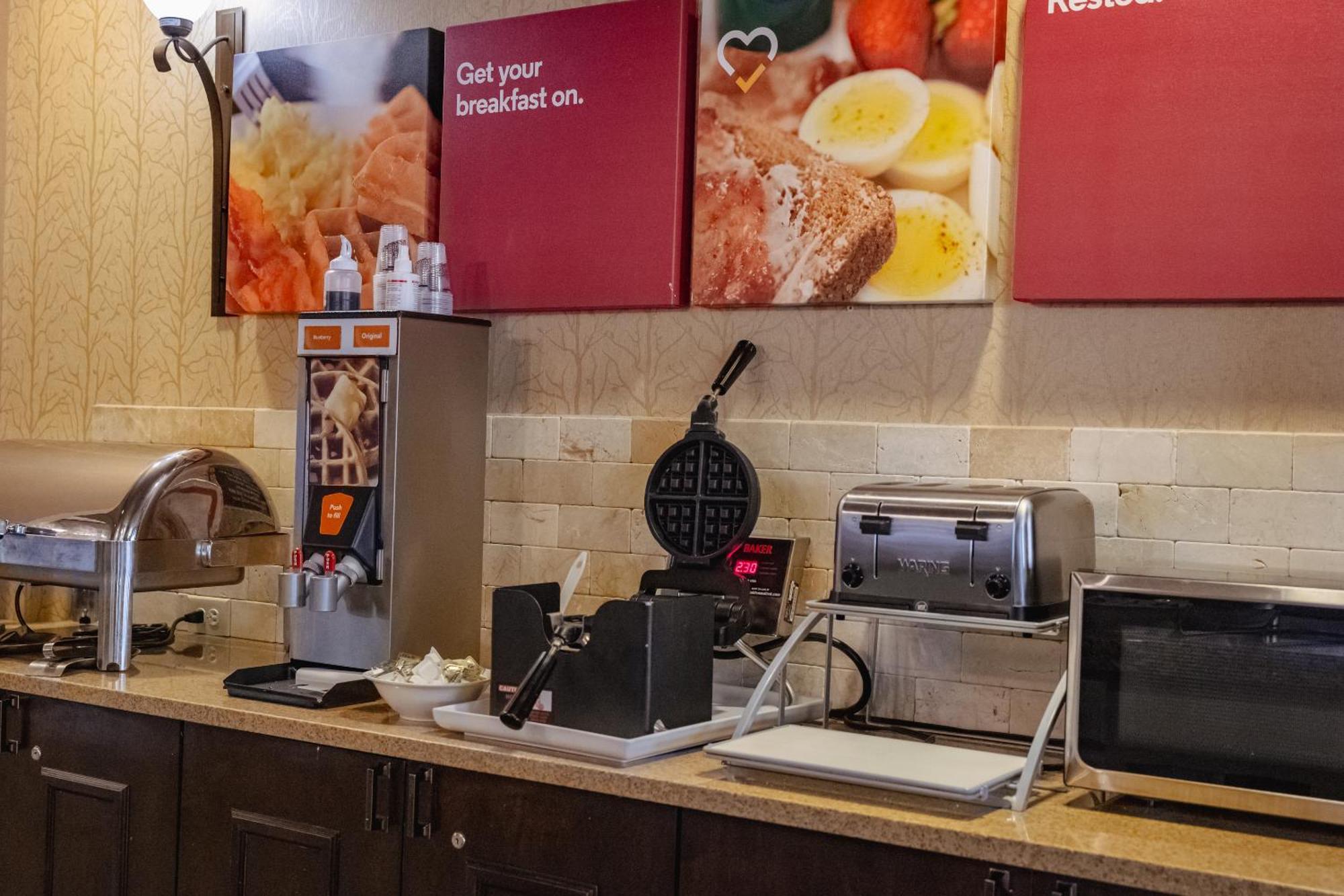 Russell Inn And Suites スタークビル エクステリア 写真