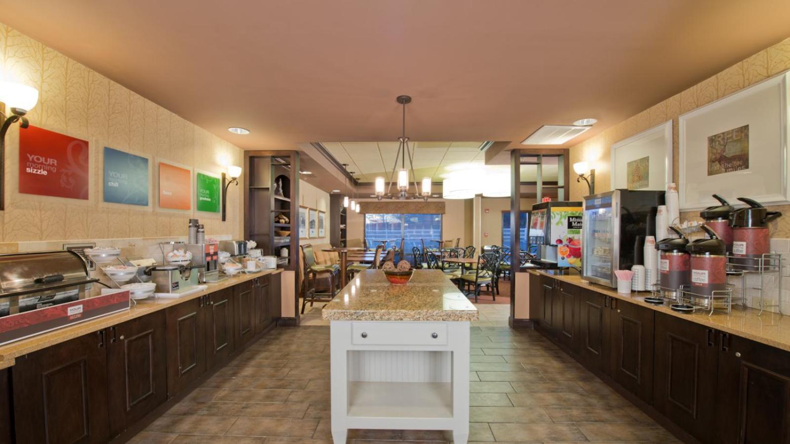 Russell Inn And Suites スタークビル エクステリア 写真