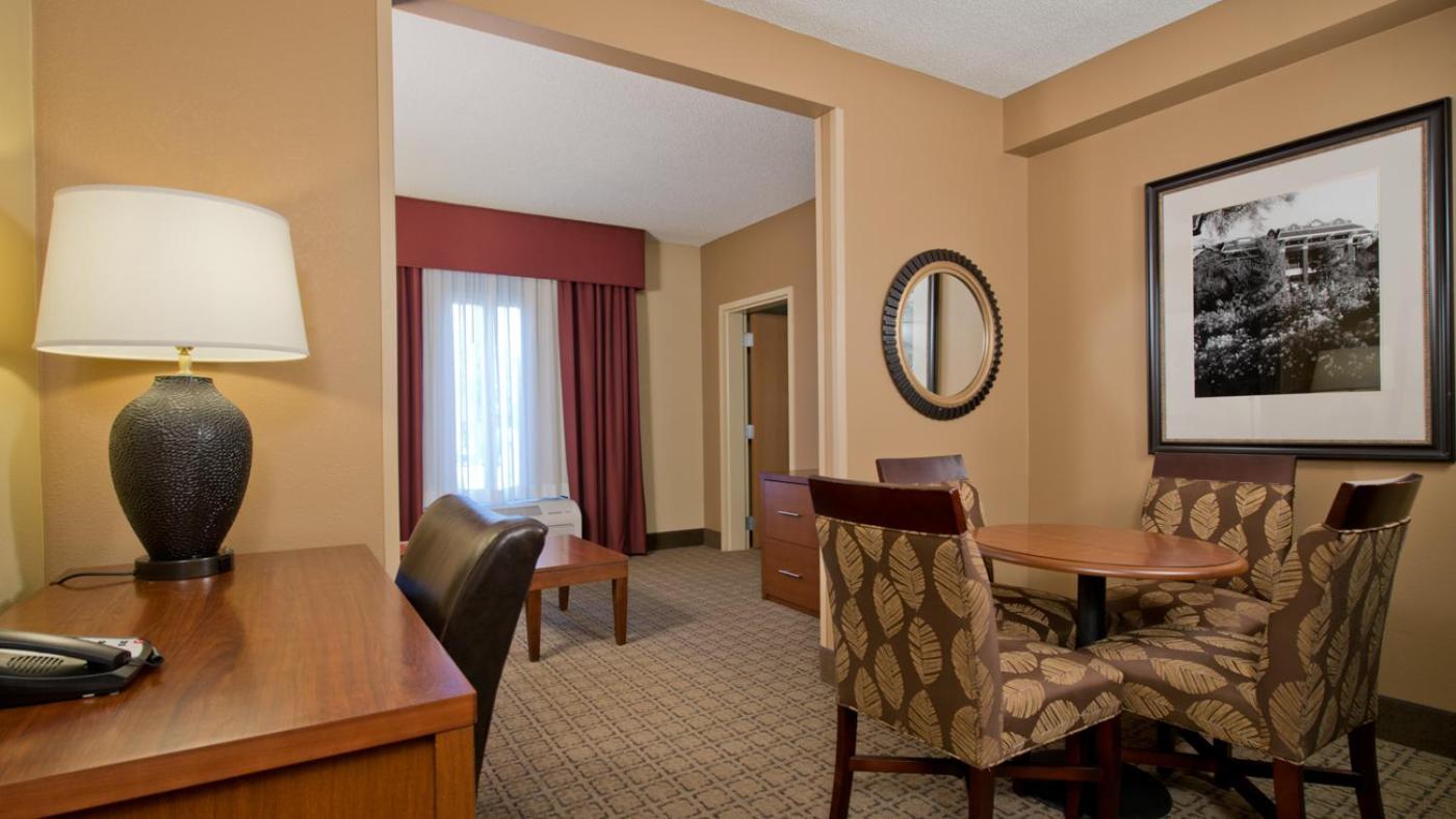 Russell Inn And Suites スタークビル エクステリア 写真