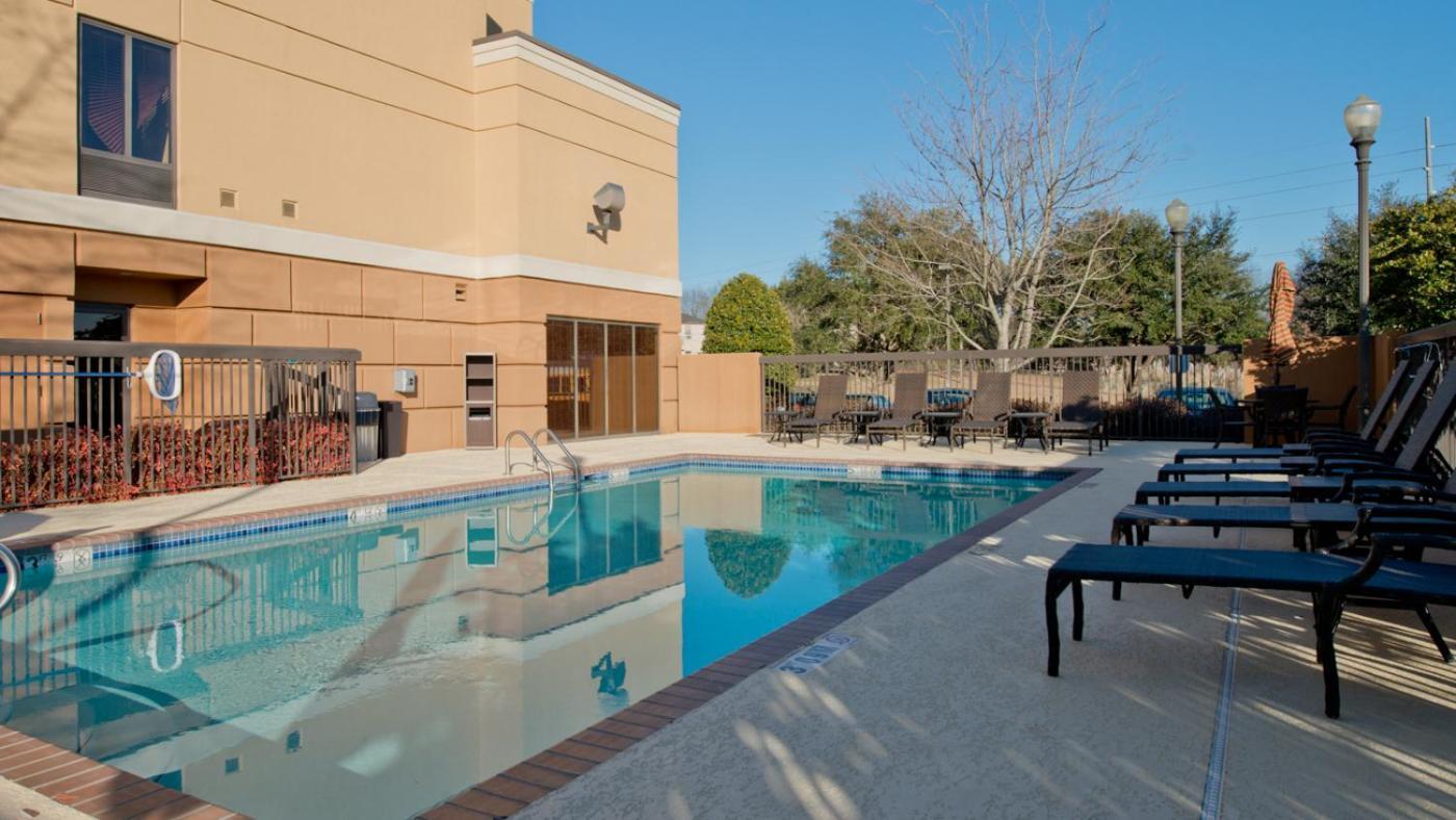 Russell Inn And Suites スタークビル エクステリア 写真