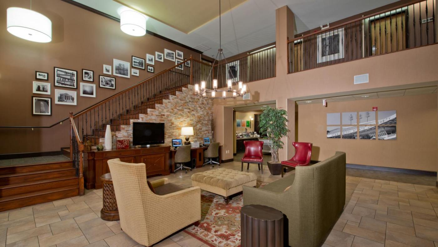 Russell Inn And Suites スタークビル エクステリア 写真